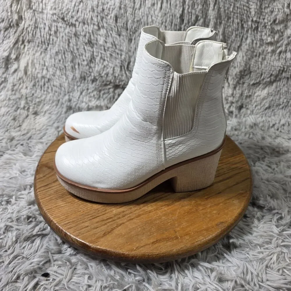 Pierre Dumas Fashion Heel Boots Clue-7 Womens Sz 9 White Faux Snakeskin Booties